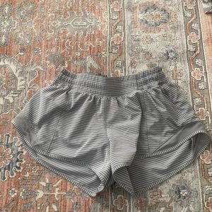 Lululemon hottie hot shorts 2.5 inch size 4